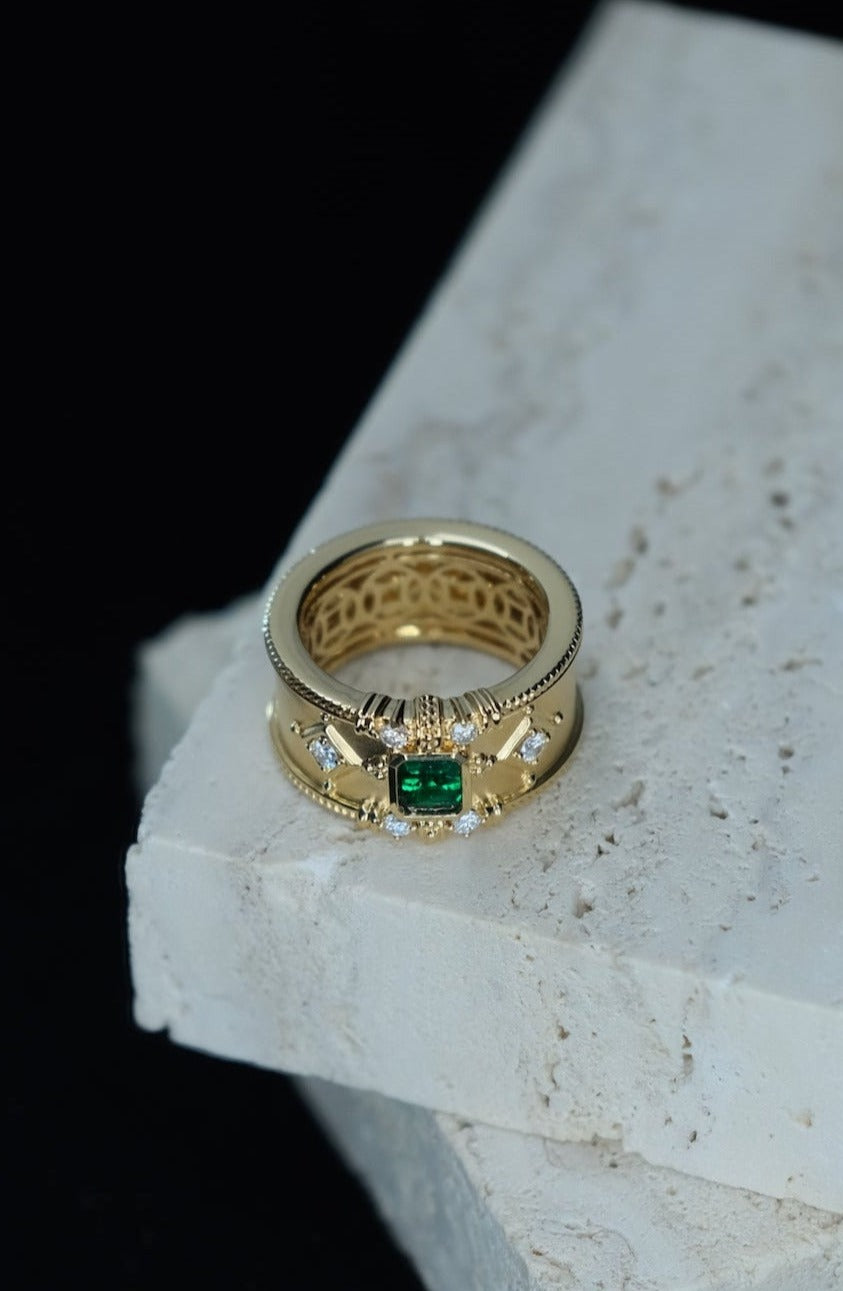 Noble | Emerald and Diamond Ring in 18K Yellow Gold