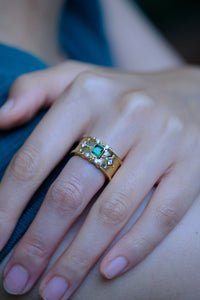 Noble | Emerald and Diamond Ring in 18K Yellow Gold