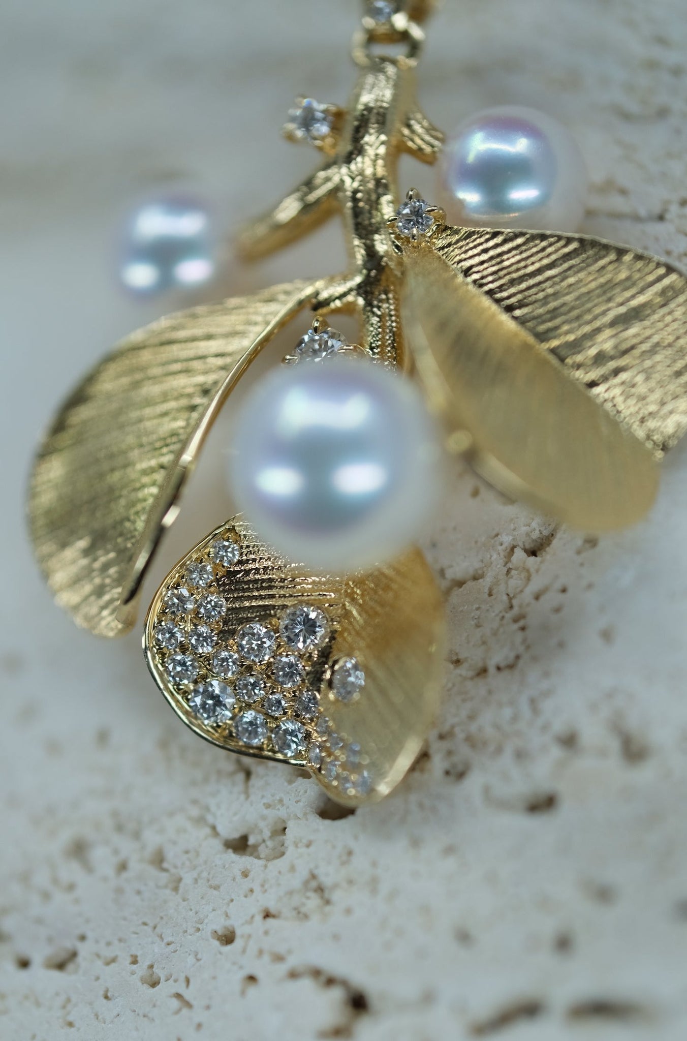 Mélodie | Top Picked Akoya Pearl and Diamond Pendant in 18K Yellow Gold