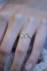 Urbaine | Bowtie Diamond Ring in 18K Yellow Gold