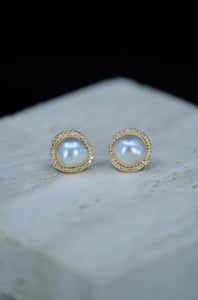 Jardin | White South Sea Keshi Pearl and Diamond Earrings in 18K Yellow Gold