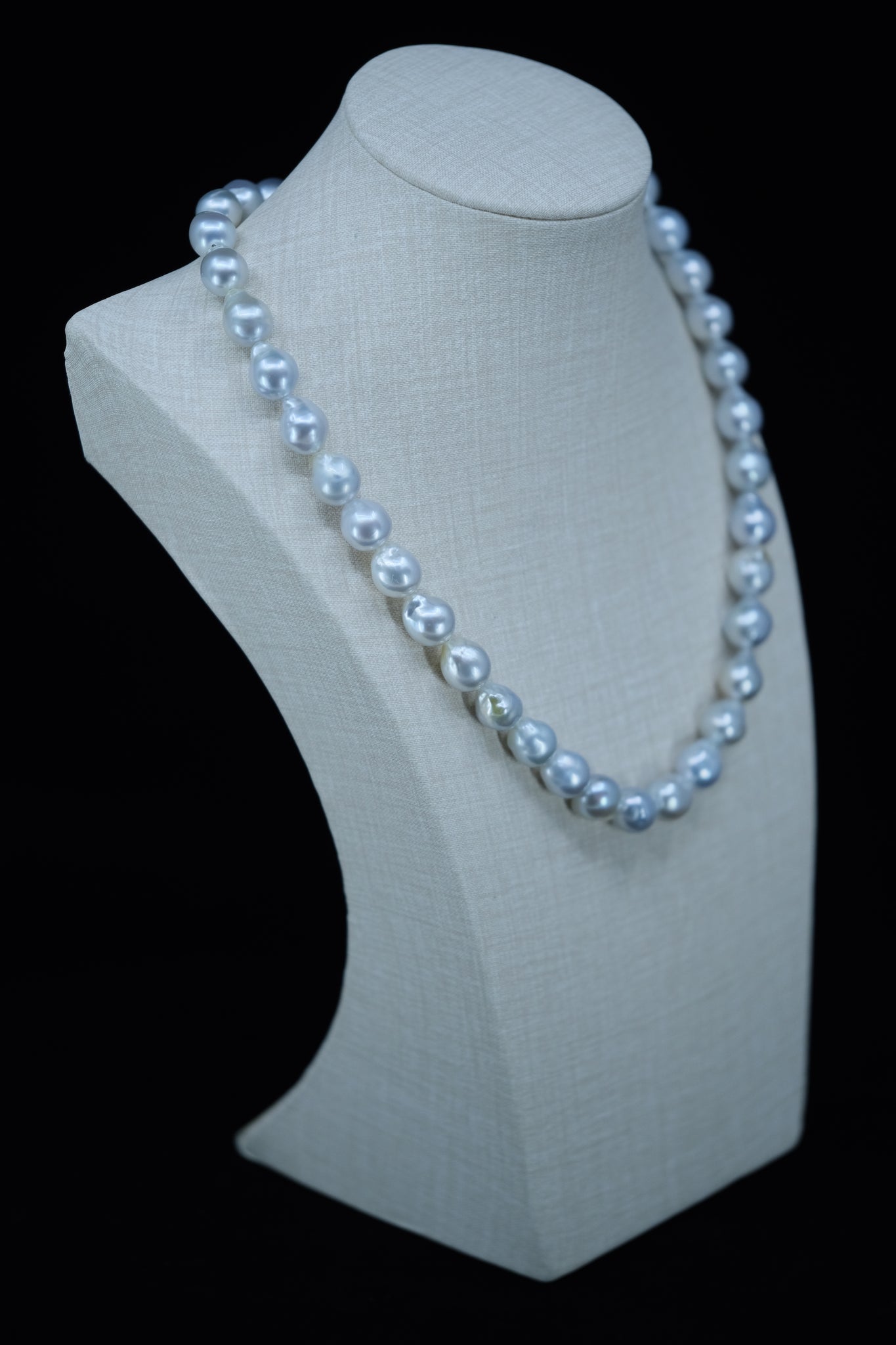 Jardin | 10x12mm White South Sea Smooth Baroque Pearl Necklace