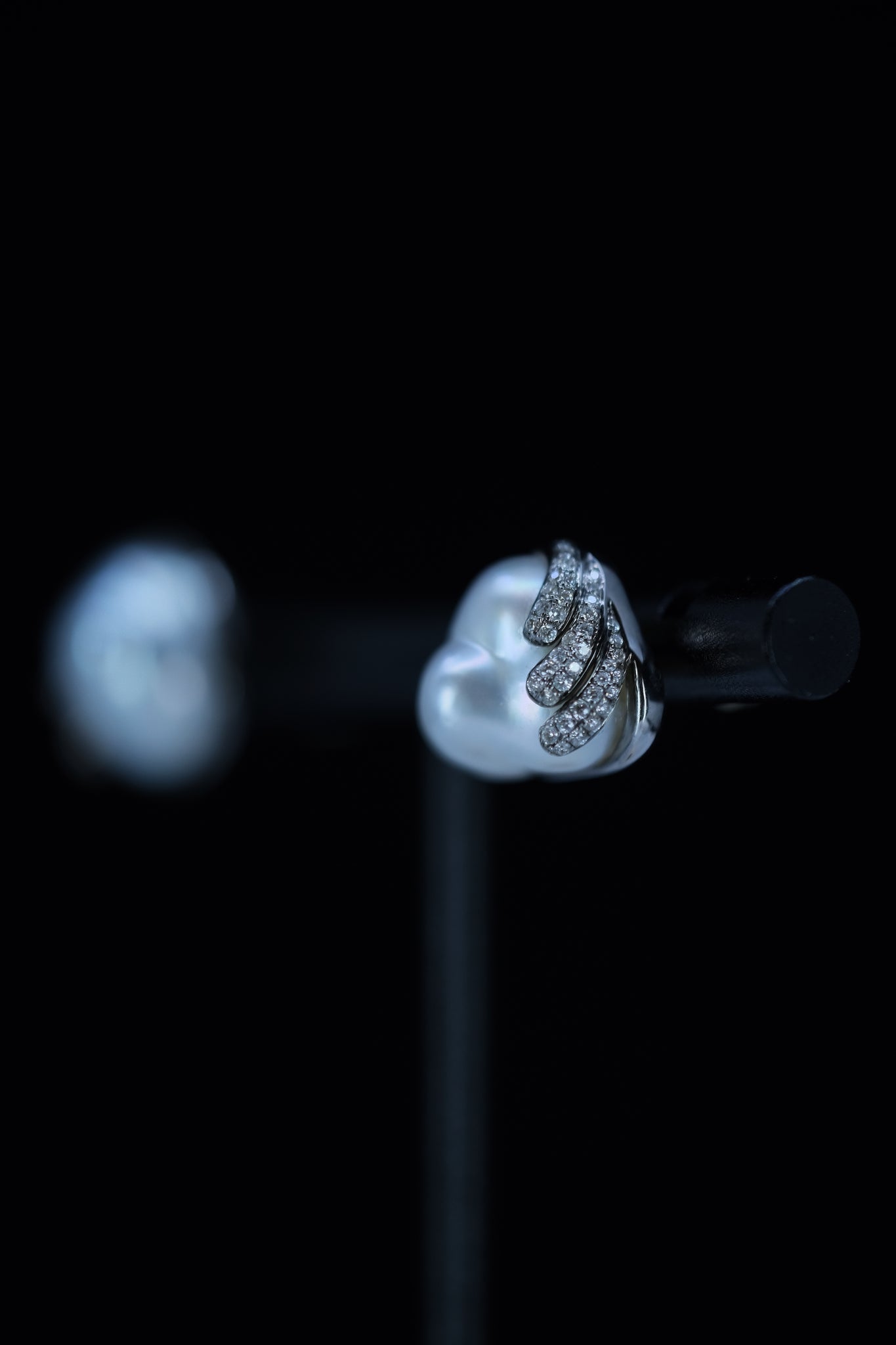 Jardin | White South Sea Keshi Pearl and Diamond Earrings in 18K White Gold