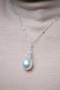 Nuits D'été | White South Sea Pearl and Diamond Pendant in 18K White Gold