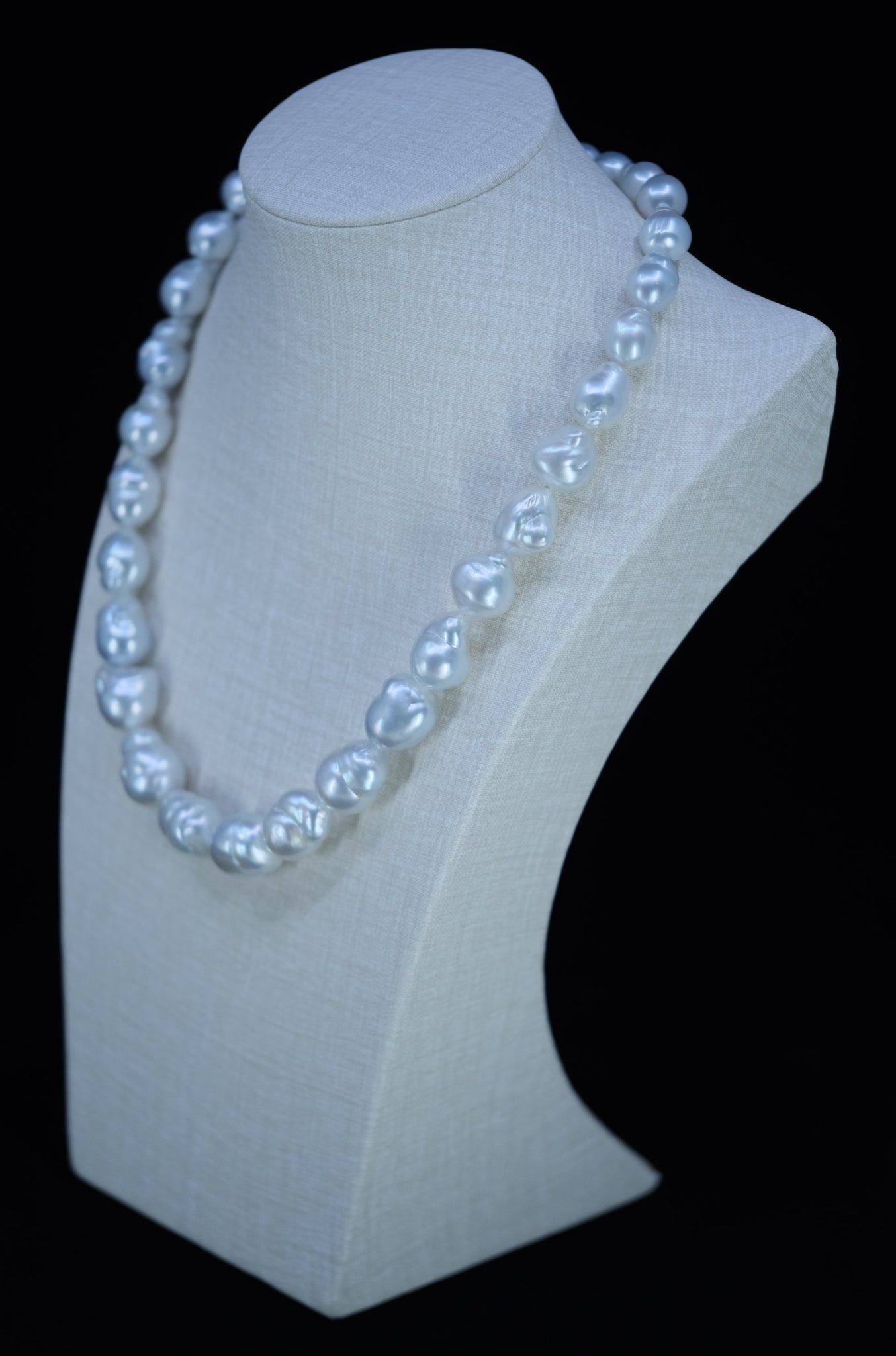 Jardin | 10x17mm White South Sea Baroque Pearl Necklace