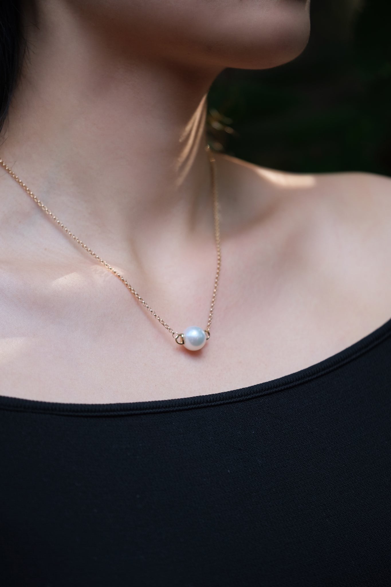 Classique | White South Sea Pearl Pendant in 18K Yellow Gold