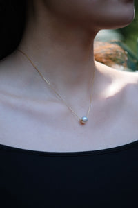 Classique | White South Sea Pearl Pendant in 18K Yellow Gold