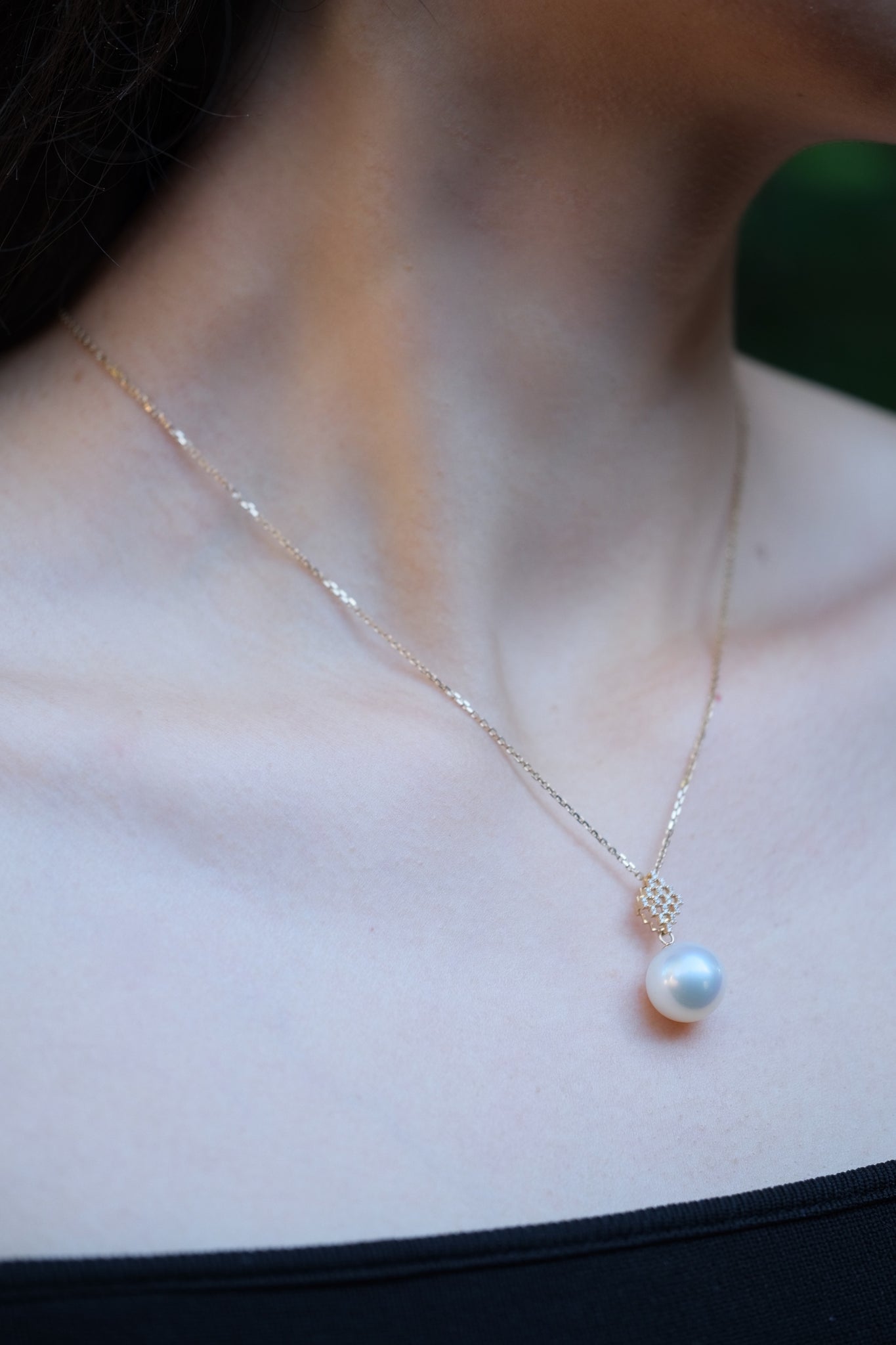 Urbaine | White South Sea Pearl and Diamond Pendant in 18K Yellow Gold