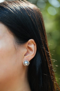 Urbaine | Tahitian Pearl (Platinum Gray) and Moissanite Stone Earrings in 18K White Gold