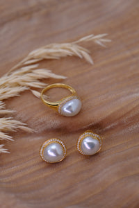 Jardin | White South Sea Keshi Pearl and Diamond Earrings in 18K Yellow Gold